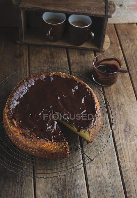 Cheese cake without ground with chocolate glaze — Stock Photo