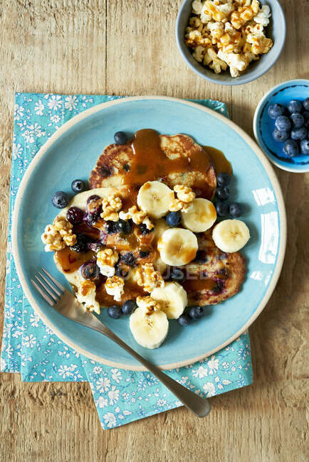 Banana and Blueberry Pancakes with caramel sauce — Stock Photo
