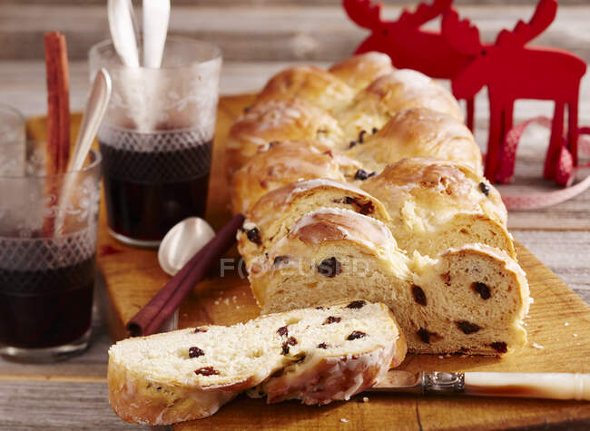 Raisin bread plait with icing — Stock Photo