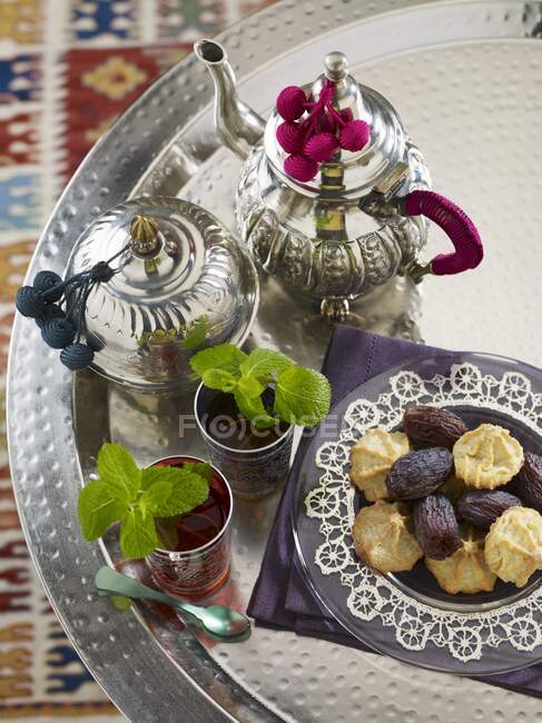 Peppermint tea, dates and biscuits — Stock Photo