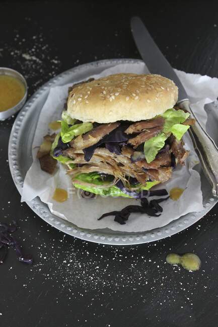 A pulled duck burger with mushrooms — Stock Photo