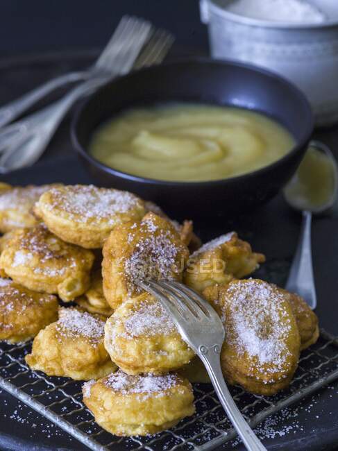 Quark fritters with apple sauce — Stock Photo