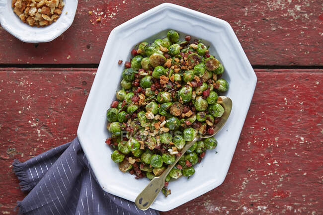 Brussels Sprouts with Pancetta — Stock Photo