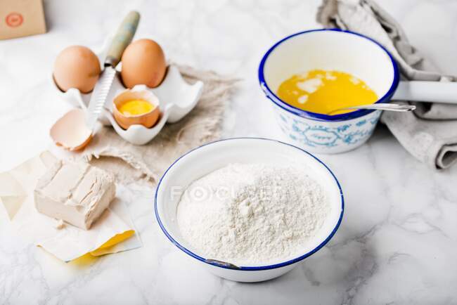 Baking ingredients for cooking. homemade dough with eggs, flour, butter and milk. — Stock Photo