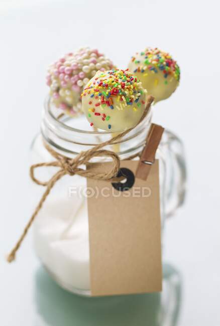 Cake pops with a white chocolate glaze and sugar beads — Stock Photo