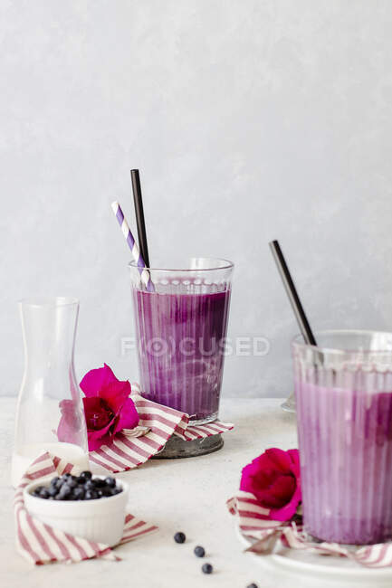 Pink smoothie with fresh berries and mint on a white background. — Stock Photo