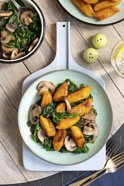 Sweet potato gnocci with spinach and mushrooms vegan dish — Stock Photo