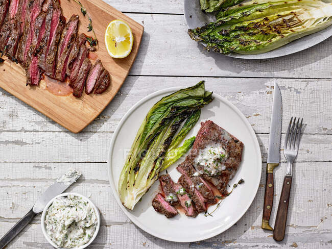 Grilled Skirt Steak With Shallot-Thyme Butter — Stock Photo