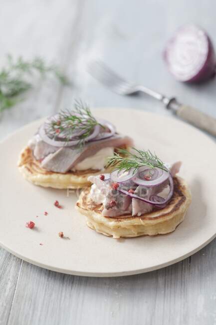 Pancakes with herring, onions and dill — Stock Photo
