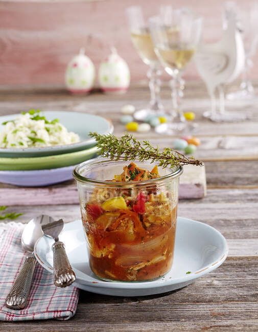 Rabbit ragout in a mason jar with asparagus risotto for Easter — Stock Photo