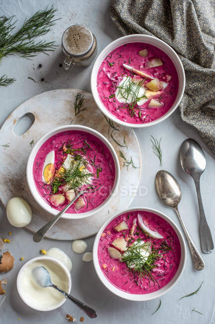 Lithuanian chilled beetroot soup with potatoes, eggs and dill. — Stock Photo