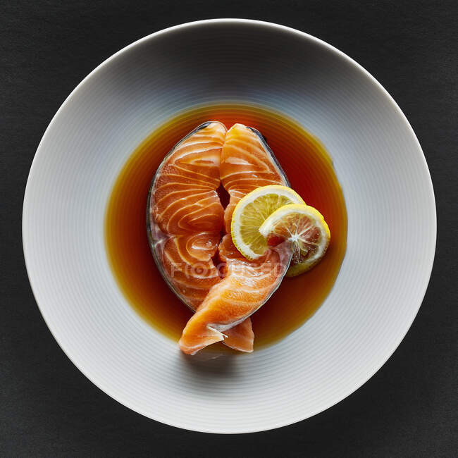Slab of salmon with lemon — Stock Photo