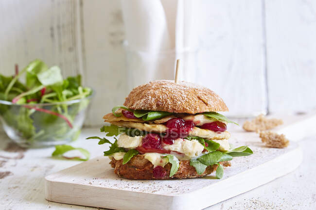A chicken burger with camembert and cranberry sauce — Stock Photo