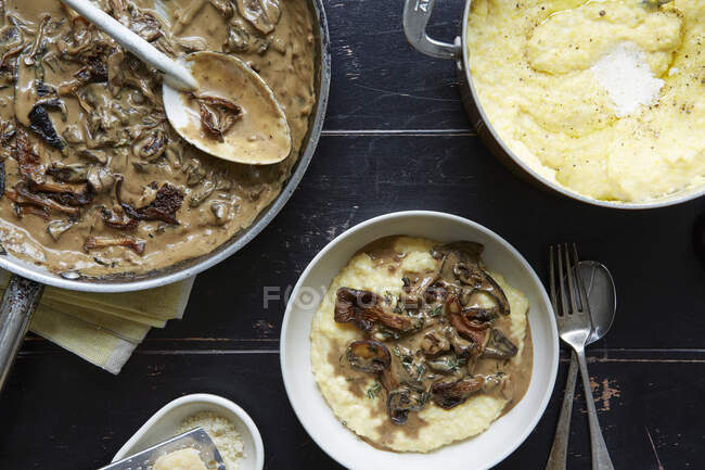 Close-up shot of delicious Polenta With Mushrooms and Soy - foto de stock