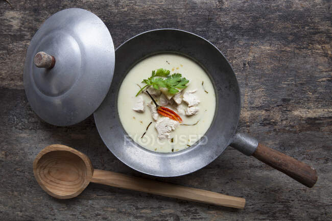 Tom kha gai, zuppa di cocco di pollo tailandese — Foto stock