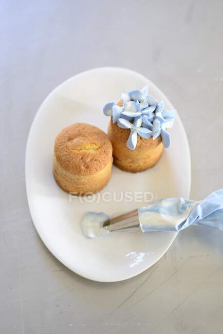 Cupcakes para um chá de bebê — Fotografia de Stock