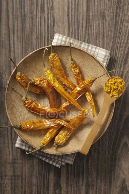 Peperoncini secchi con curry — Foto stock