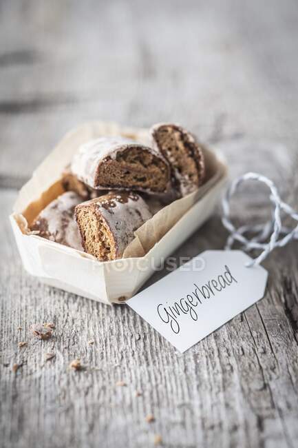 Gingerbread in a basket for gifting — Stock Photo