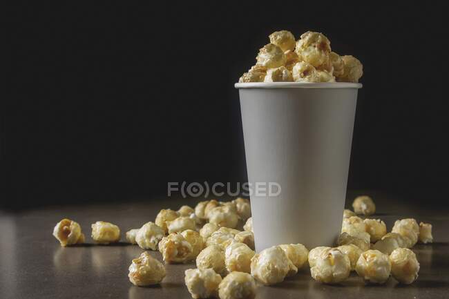 Popcorn im Becher — Stockfoto