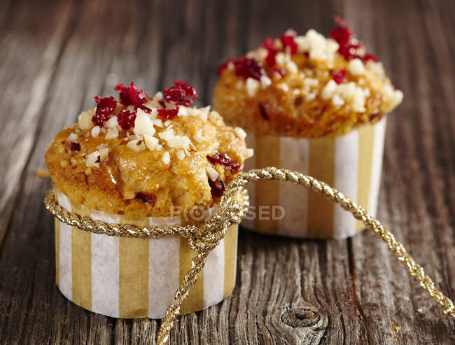 Pecan nut and cranberry muffins in paper cases — Stock Photo