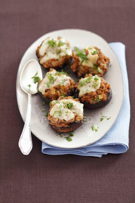 Baked portobello mushrooms stuffed with meat and cheese — Stock Photo