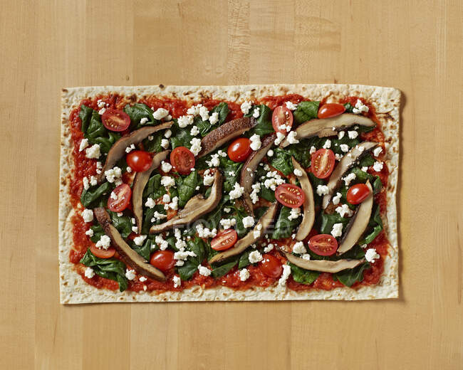 Flatbread Spinach and Portabella Mushroom Pizza on Butcher Block Table — Stock Photo