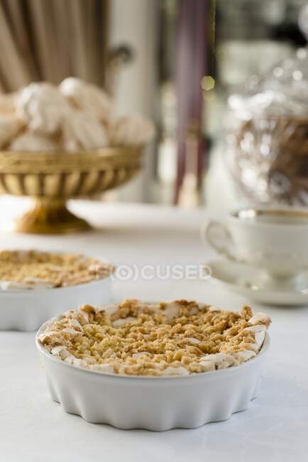 Apple pie with meringue top served on table — Stock Photo