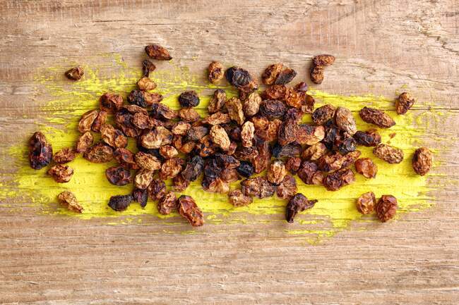Chiloe rainforest pepper on a wooden background — Stock Photo
