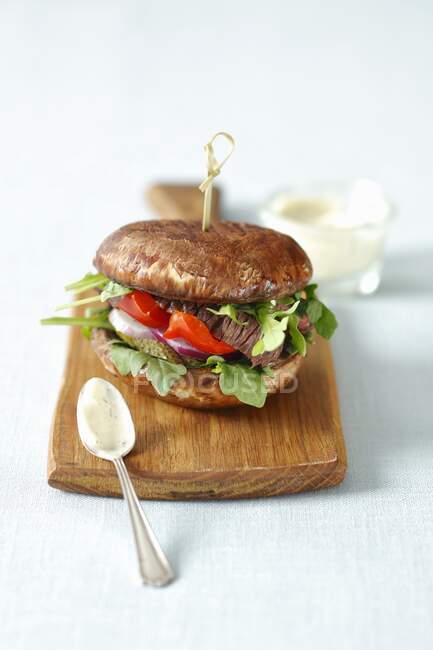 Portobello burger with grilled beef, red pepper and gherkins — Stock Photo