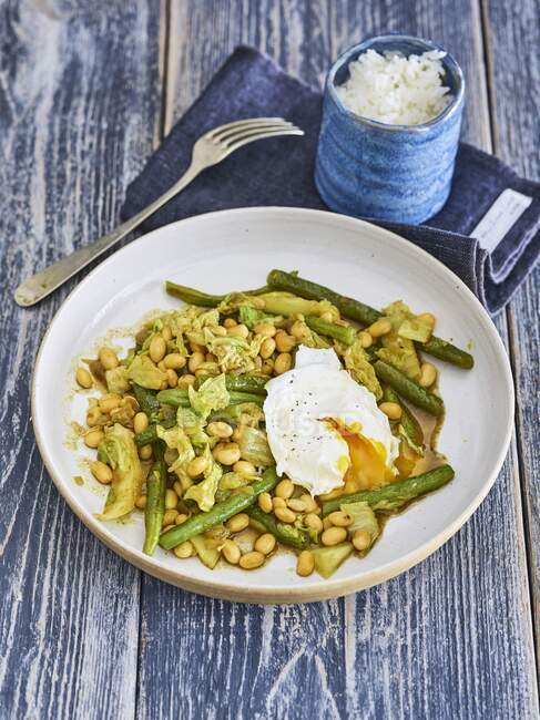Soy beans with poached egg and rice — Stock Photo