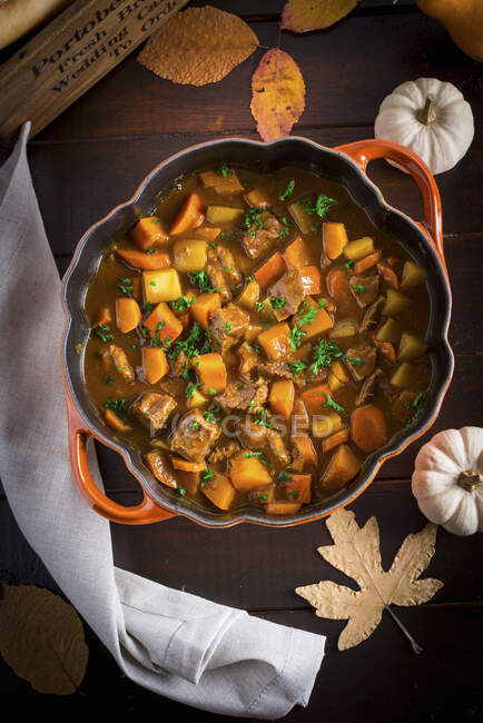 Irish stew with pumpkin and beef in pumpkin cocotte — Stock Photo