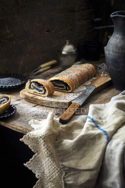 Yeast and poppy seed roll — Stock Photo