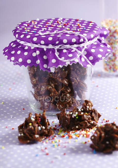 Homemade chocolate cornflake cakes with cranberries in a jar for Christmas — Stock Photo