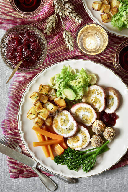 Turkey roulade with vegetables and roasted potatoes for Christmas — Stock Photo