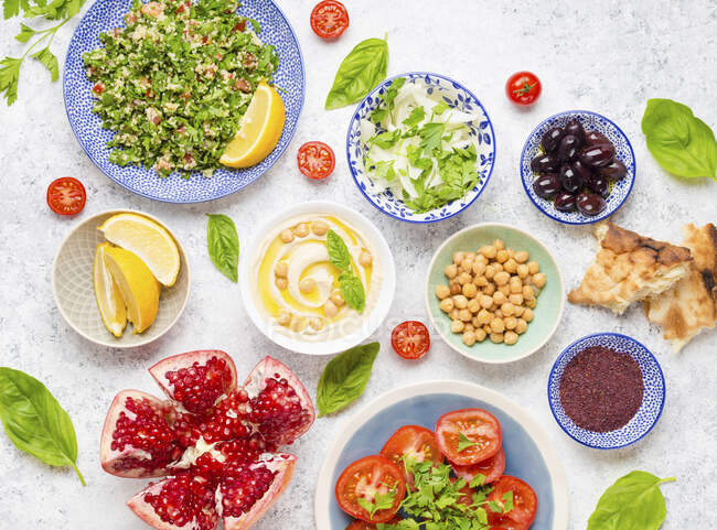 Various Arabic appetizers (seen from above) — Stock Photo