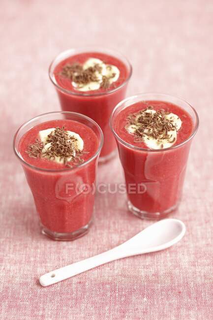 Strawberry and banana smoothie with chocolate sprinkles — Stock Photo
