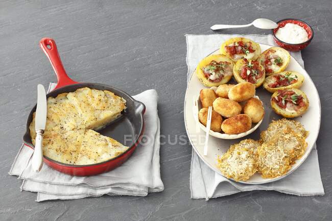 Baked potatoes with cheese and tomato sauce on a wooden background. top view. — Stock Photo