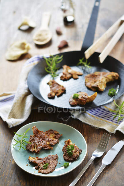 Fried oyster mushrooms in a mustard and almond coating (vegan and gluten-free) — Stock Photo
