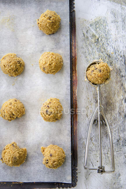 Cookie dough with an ice cream scoop — Foto stock