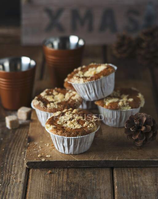 Apple streusel muffins for Christmas — Stock Photo
