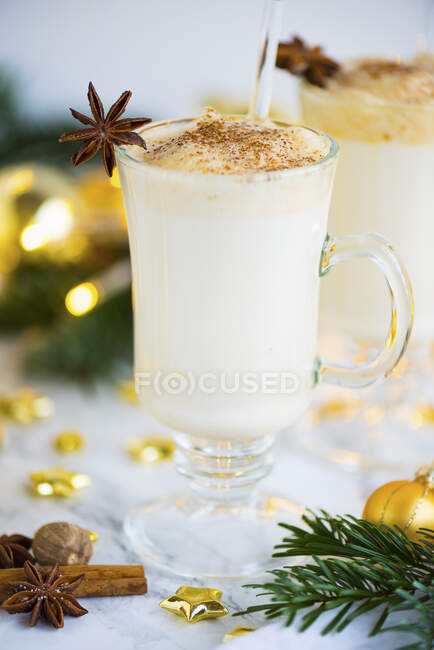An American eggnog cocktail for Christmas — Stock Photo