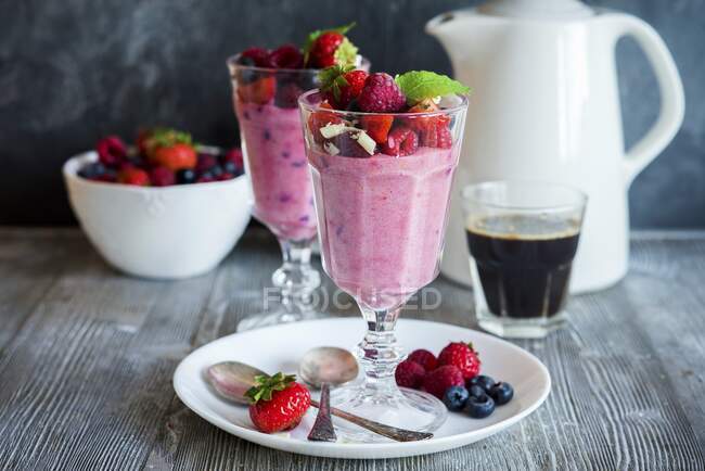 Berries mousse in glasses with various fresh berries — Stock Photo