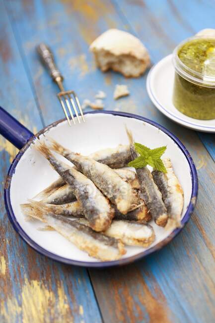 Fried sardines with pesto — Stock Photo
