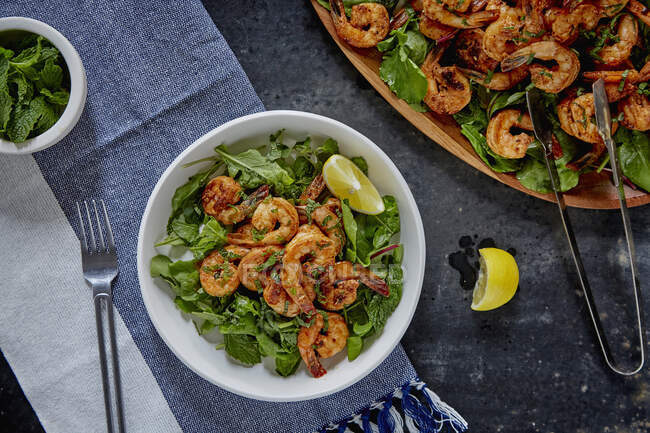 Spicy Shrimp Salad with Mint leaves — Stock Photo