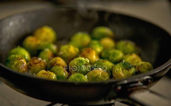 Brussels sprouts in a frying pan — Stock Photo