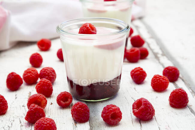 Mascarpone yoghurt with raspberries in glass jar — Stock Photo