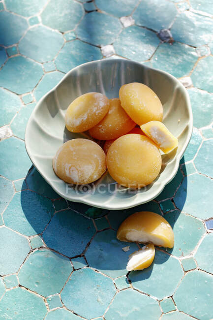 Palm sugar in a bowl — Stock Photo
