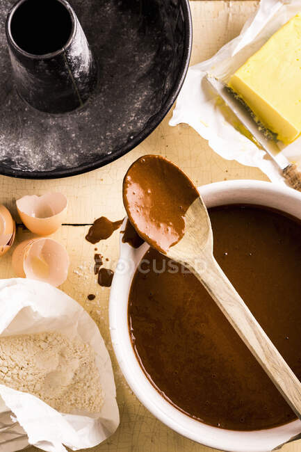 Cake batter and ingredients — Stock Photo