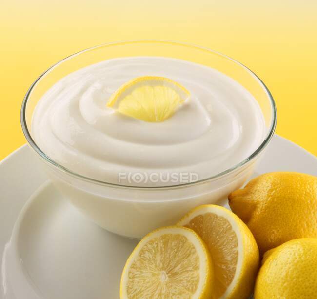 Крупним планом знімок смачного миски з лимонного пудингу — стокове фото