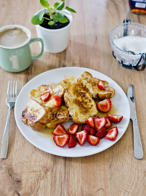 French toasts with fresh cut strawberries in plate — Stock Photo